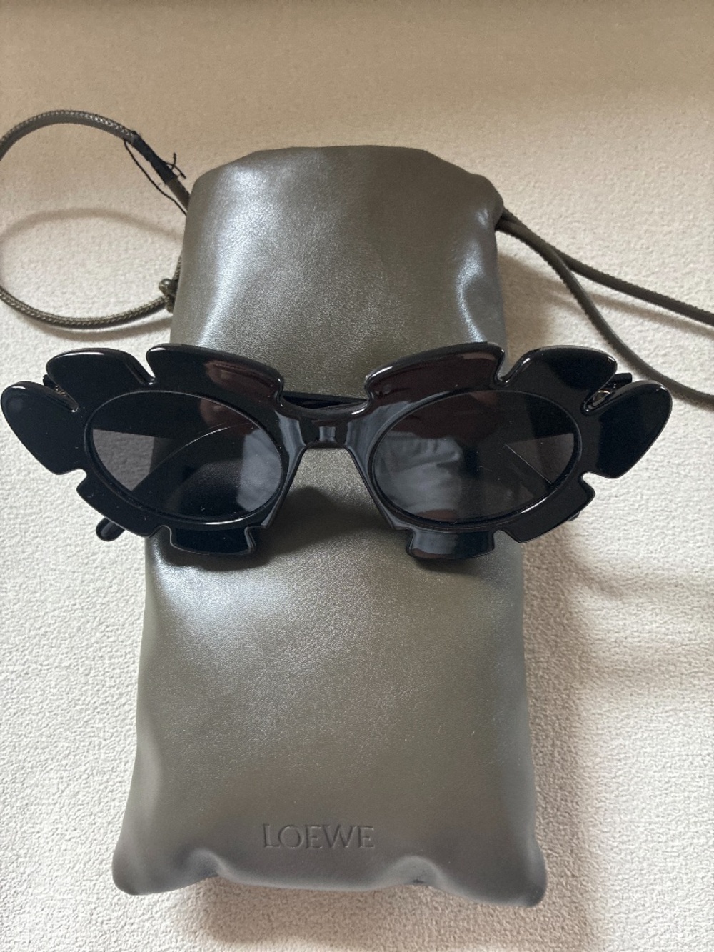 Loewe Flower Sunglasses black